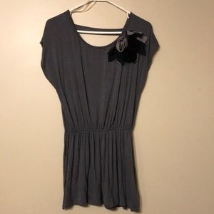 Fitted tunic with flower